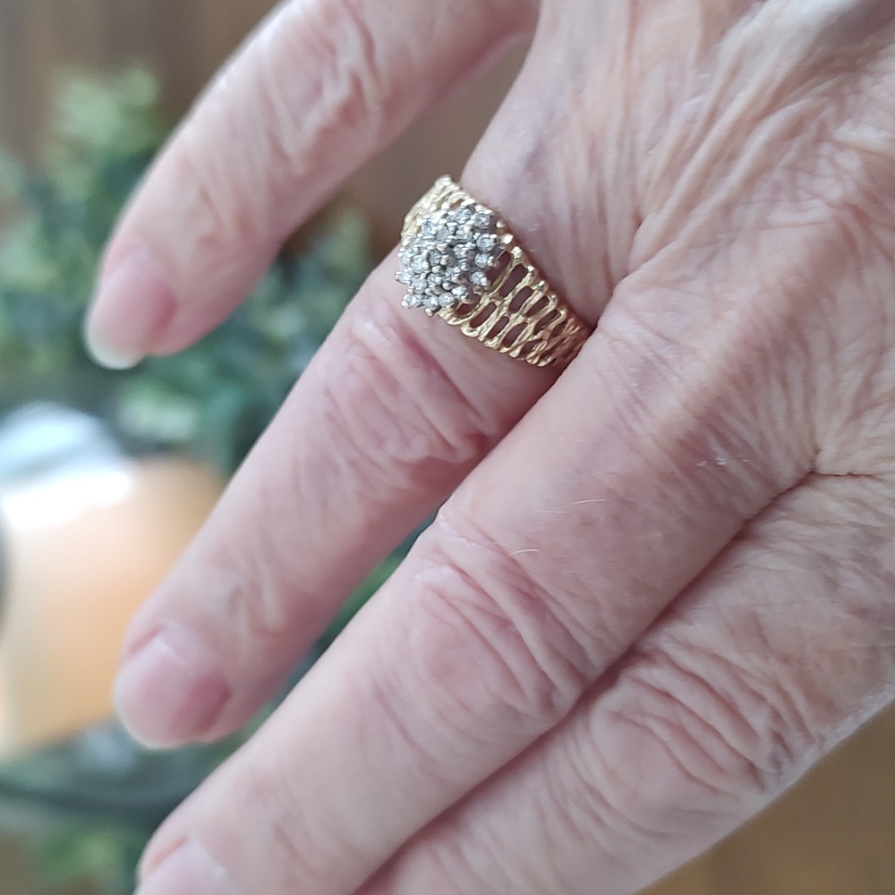 I0k Solid Yellow Gold Diamond Ring - image 7